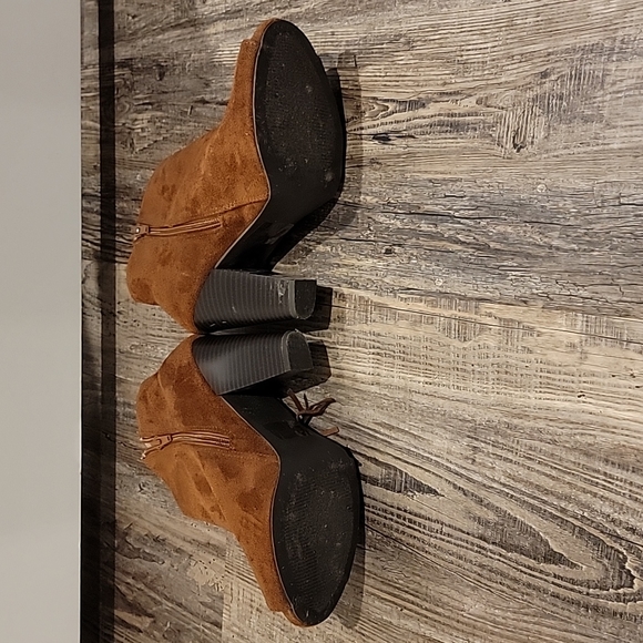 Brown faux suede bootie with fringe - Picture 5 of 7